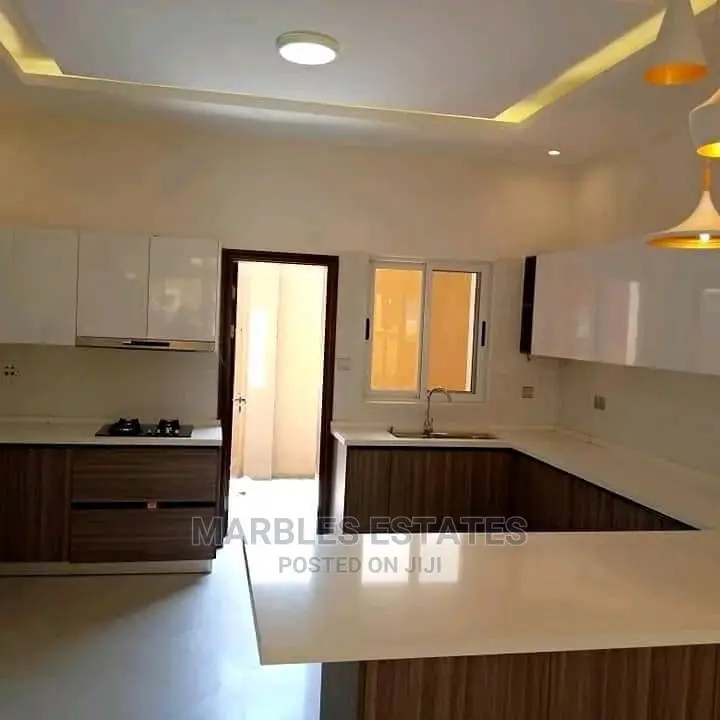 6bdrm Maisonette in Munyonyo, Central Division for Sale