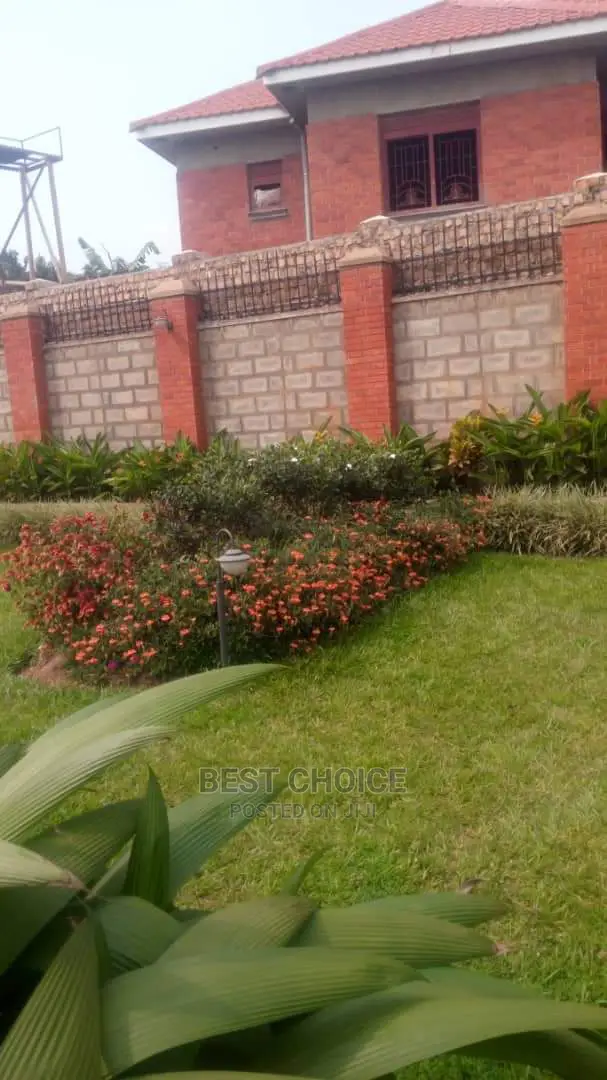 Professional Compound Designers and Land Scarpers