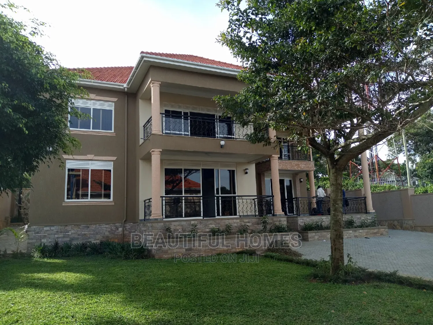 Furnished 6bdrm Mansion in Munyonyo, Kampala for Sale