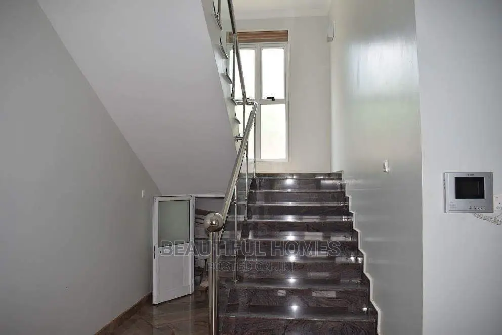 Furnished 6bdrm Mansion in Munyonyo, Kampala for Sale
