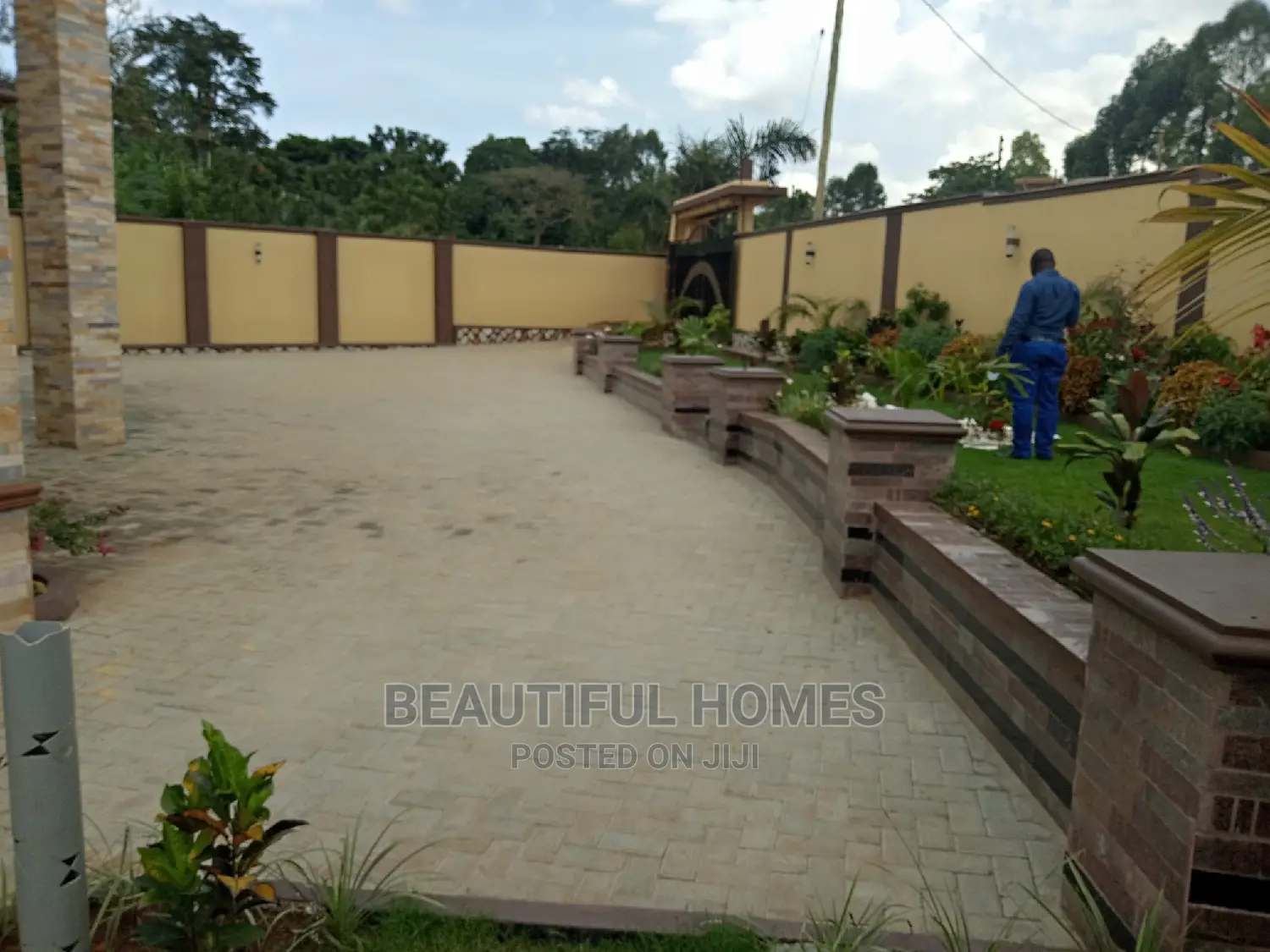 Furnished 6bdrm Mansion in Kiwatule, Kampala for Sale