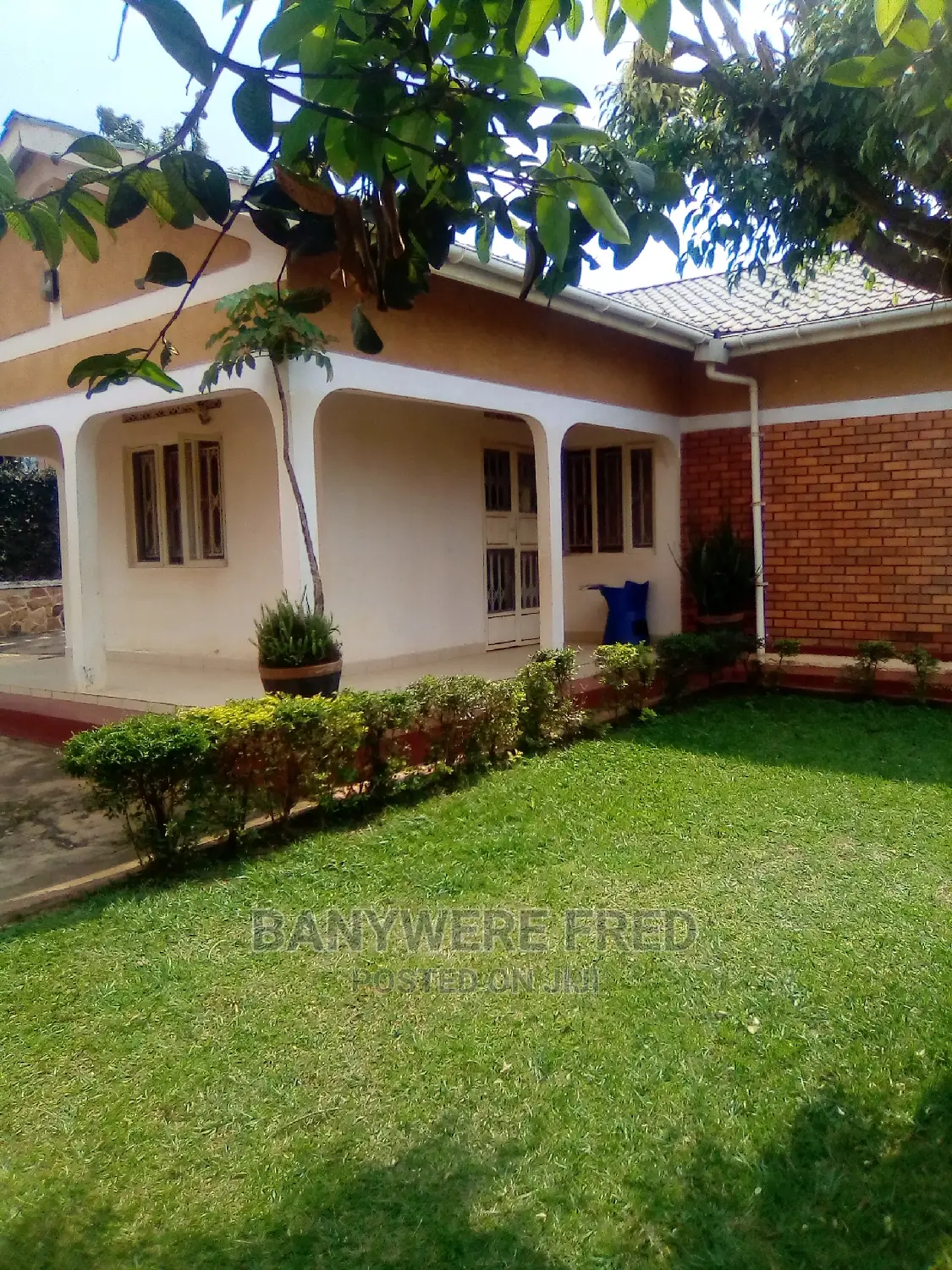 Furnished 3bdrm Bungalow in Nsawo Estate, Wakiso for Sale