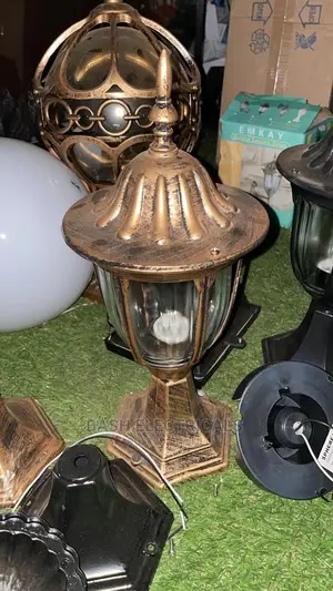 Gold Stand Gate Light