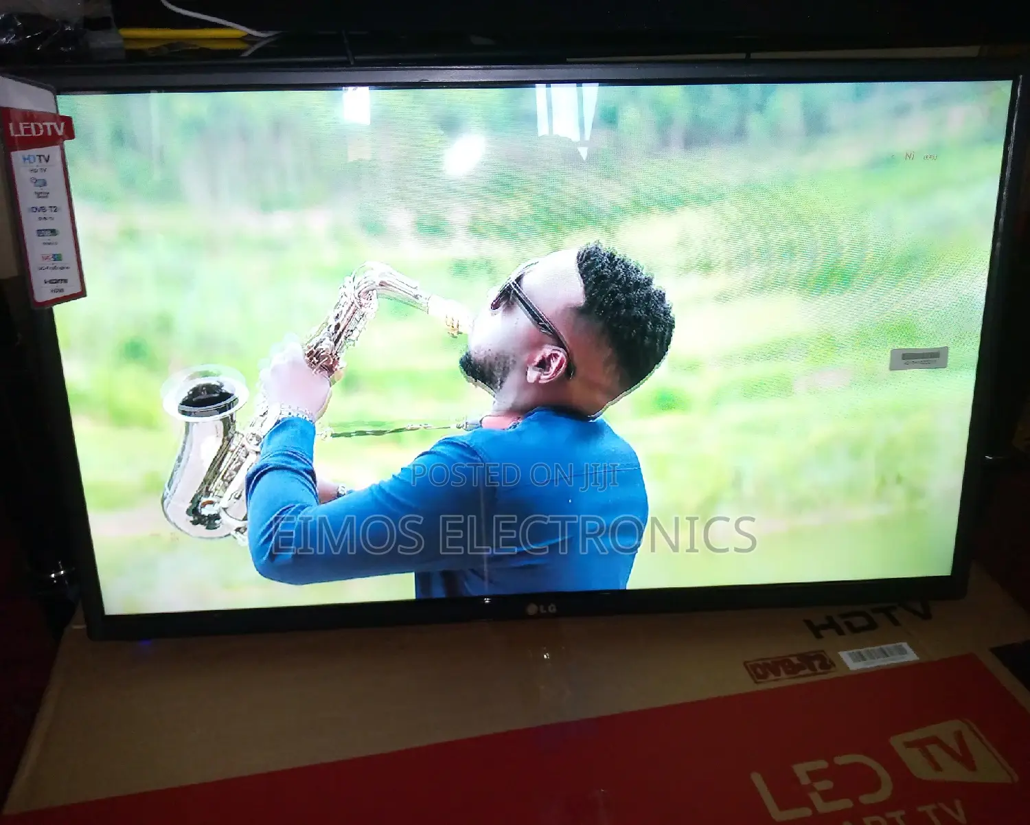 It Is a 32" LED LG Digital TV
