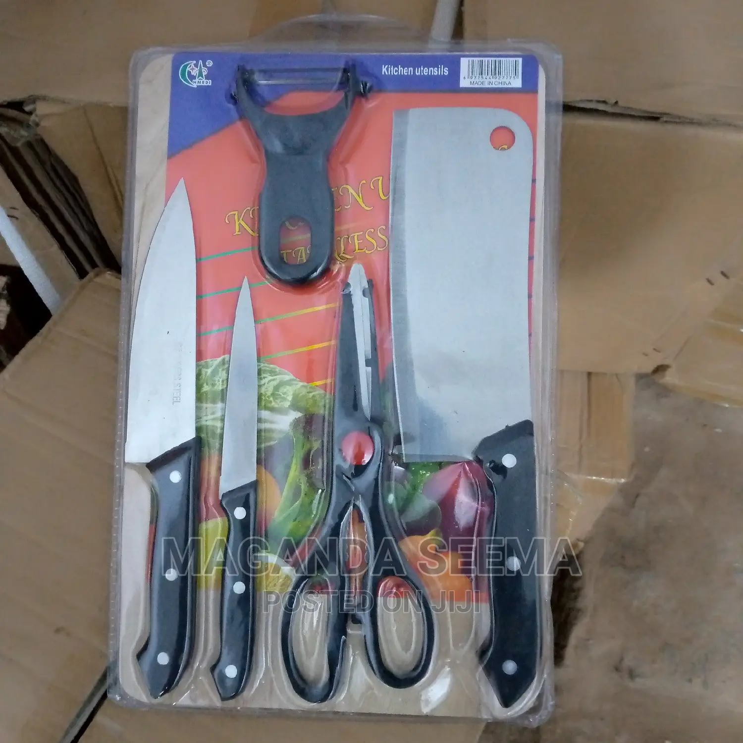 Chowping Board With Knives