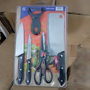 Chowping Board With Knives