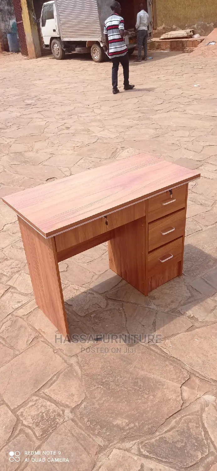 Simple Office Desk Size 1meter