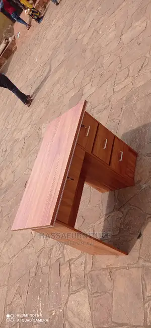 Simple Office Desk Size 1meter