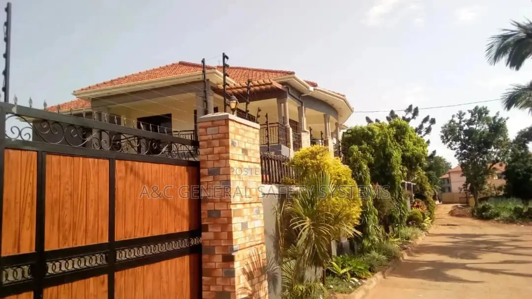 Electric Wire Fencing With Machine Power Backup System