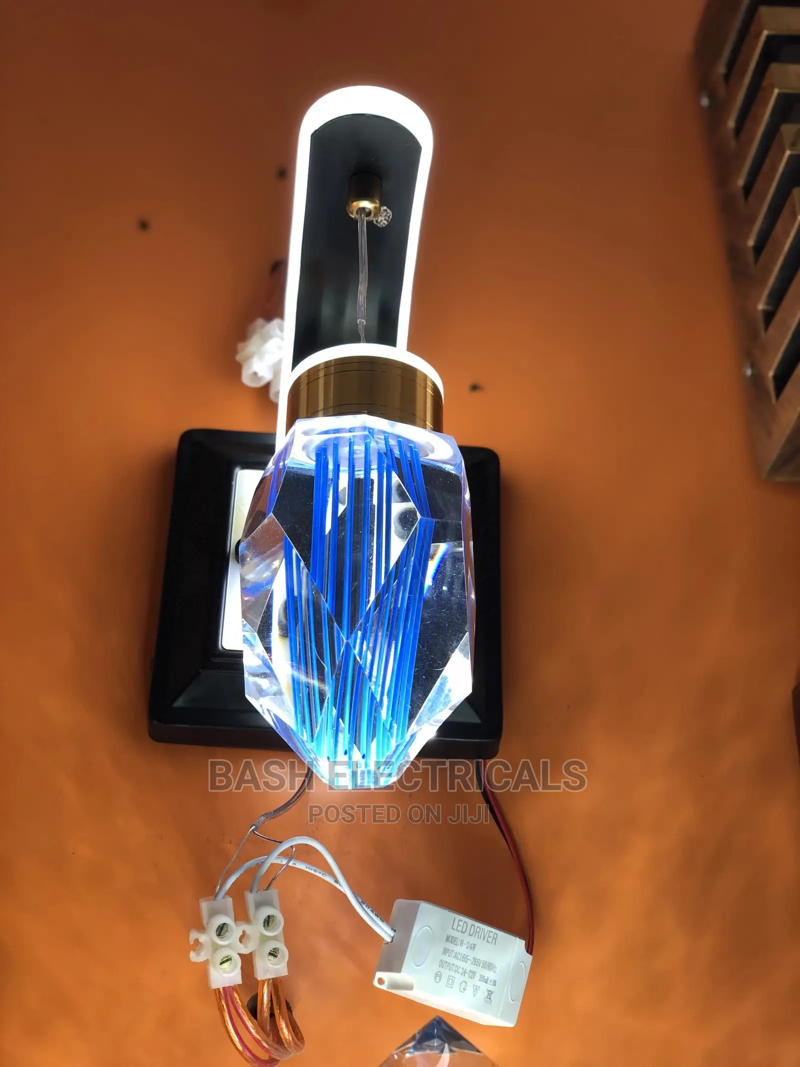 Unique Design Wall Bracket