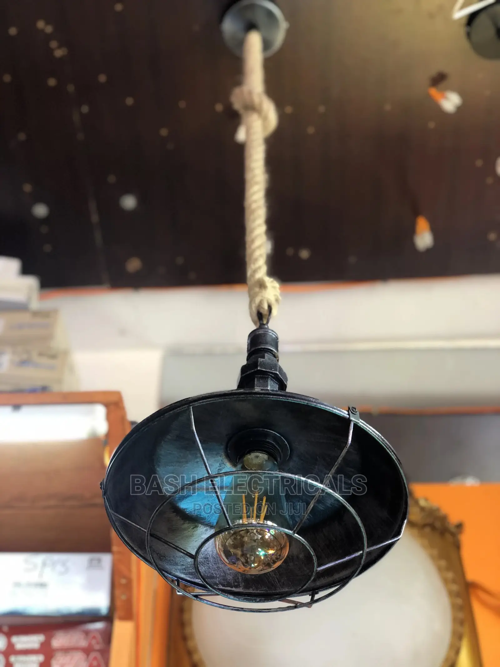 Unique Pendant Holder