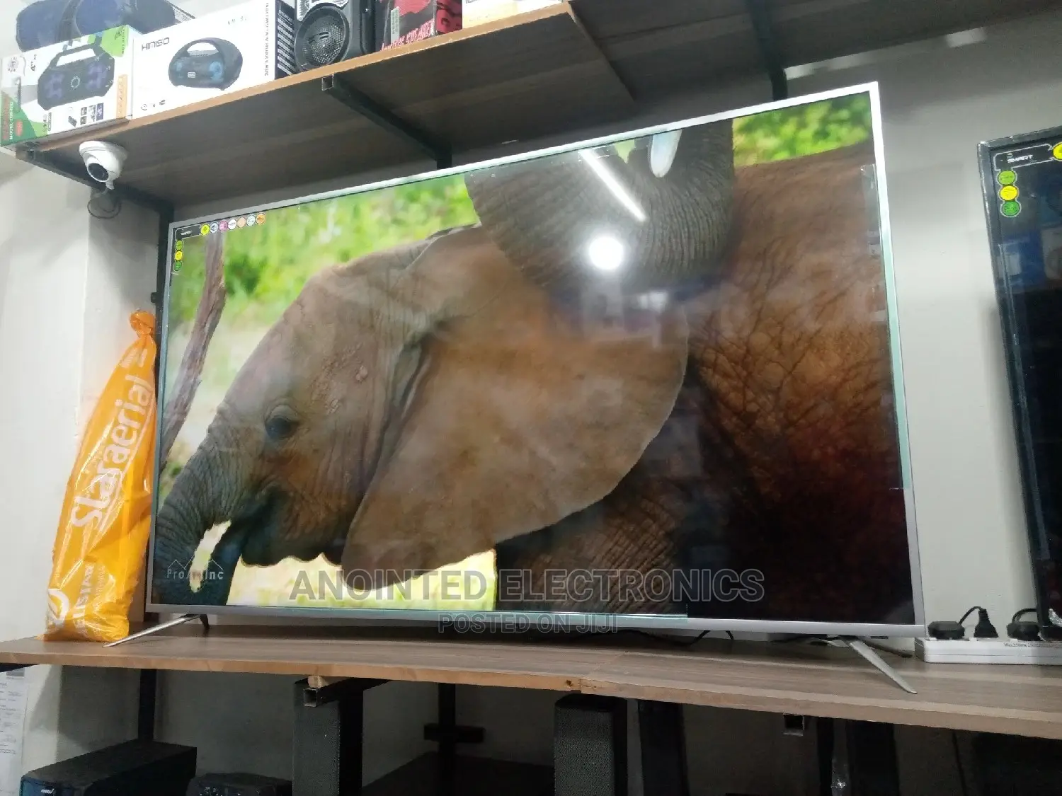 Its a Smart Android 4k 65" With a Clear Free to Air Picture