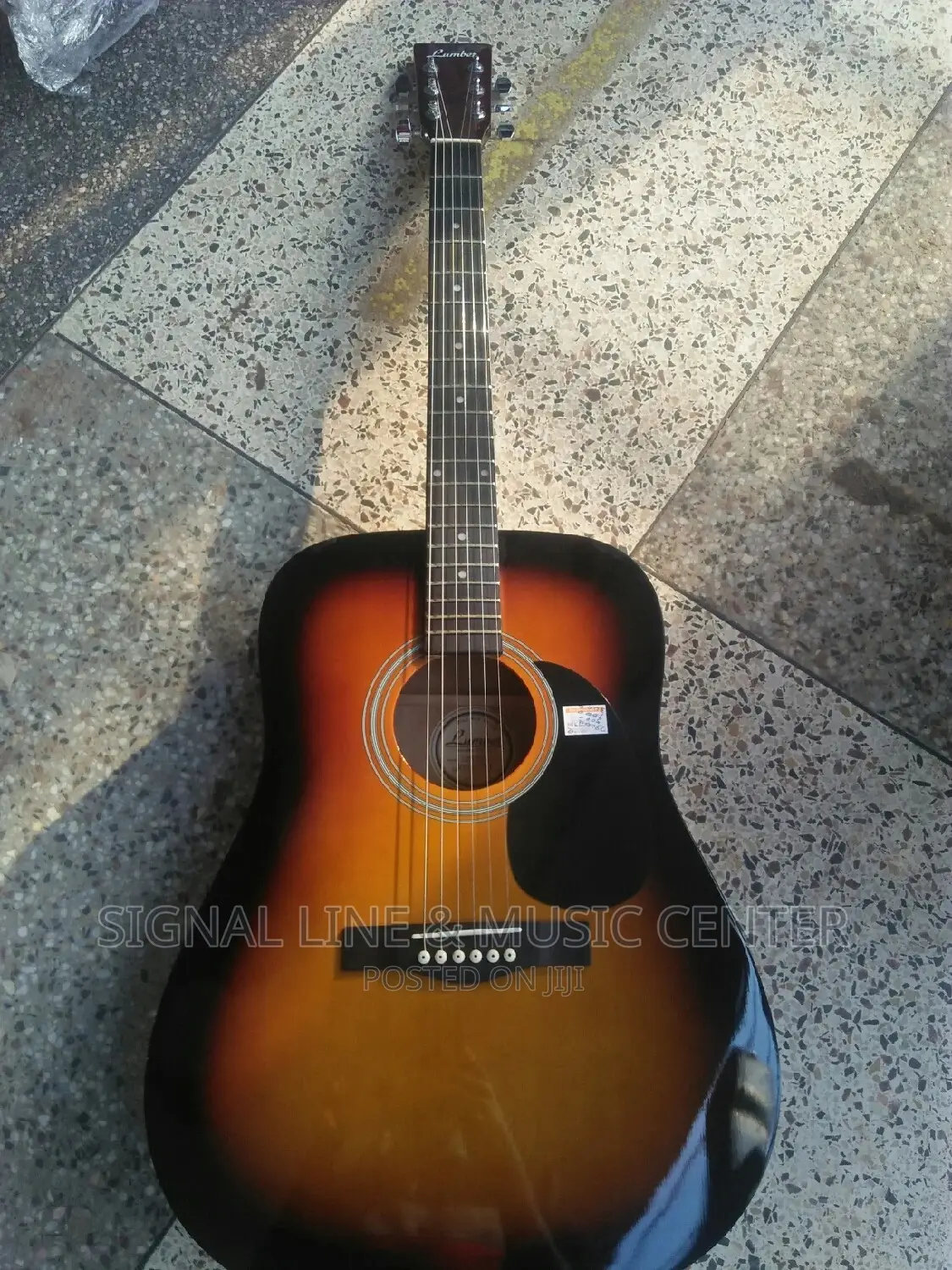 Lumbes Acoustic Guiter Non Powered