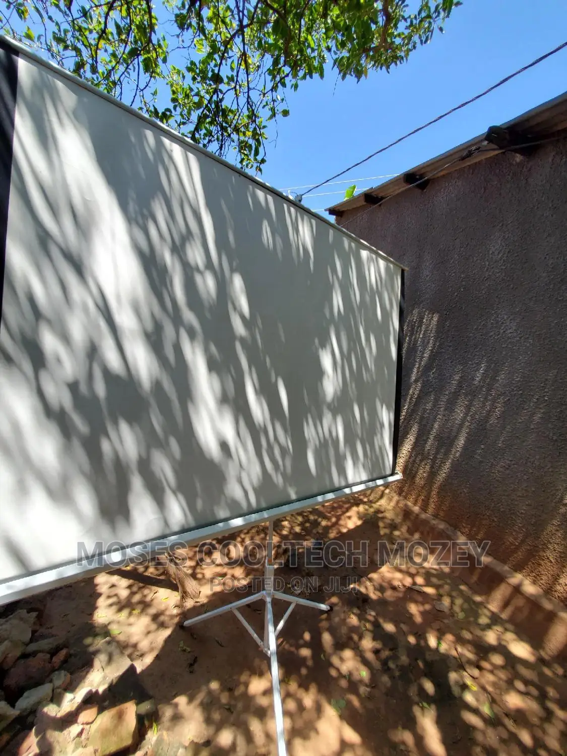 Projectors And Projector Screens For Hire