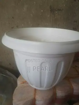 White Rounf Flower Pot