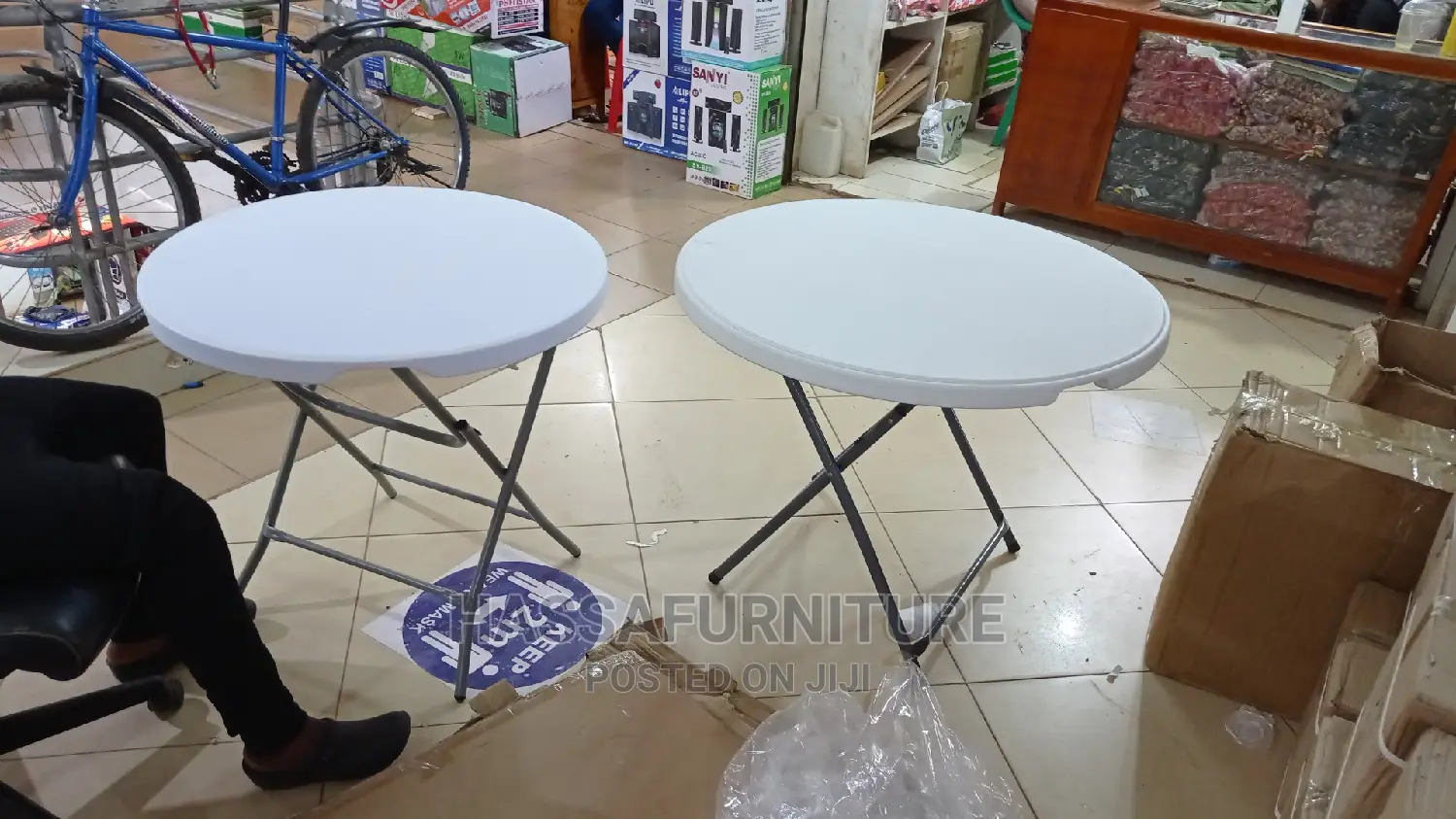 Foldable Plastic Table With Metal Stands