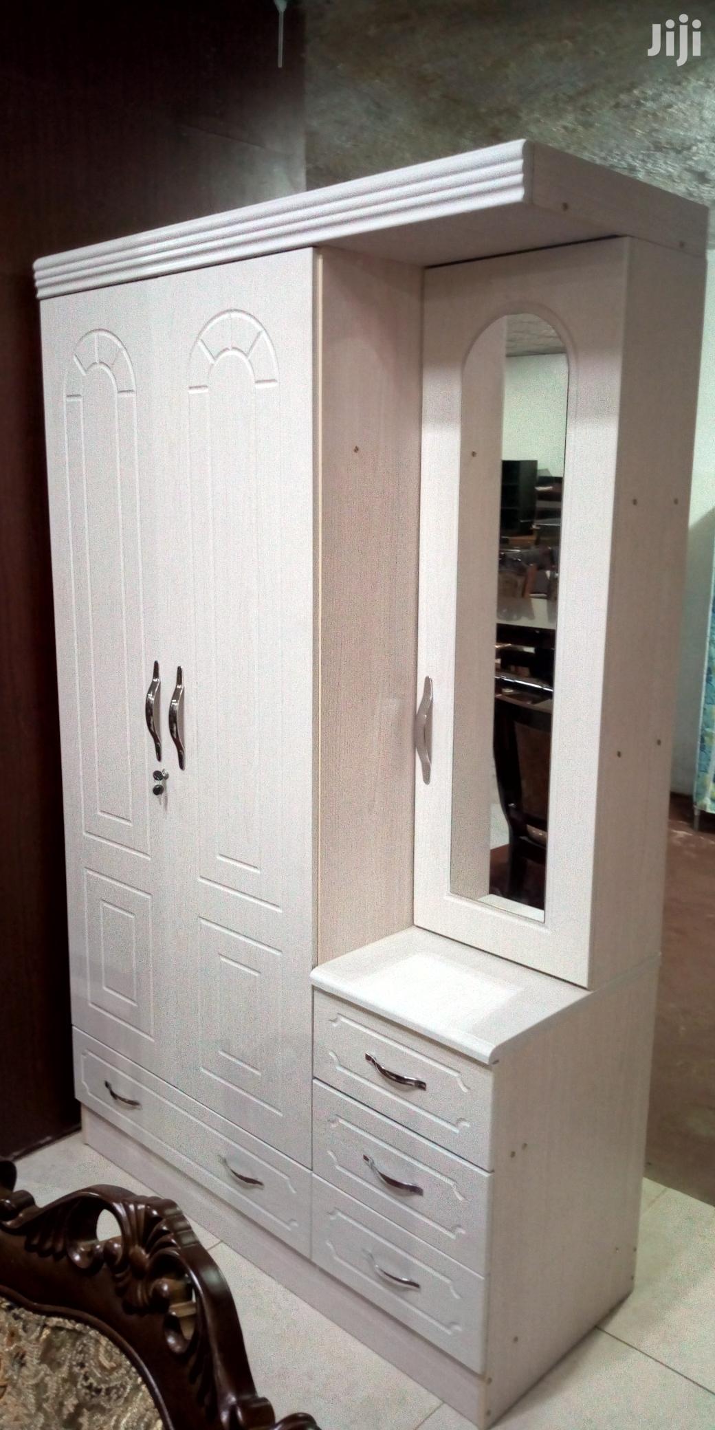 Executive Wadrop White Colour
