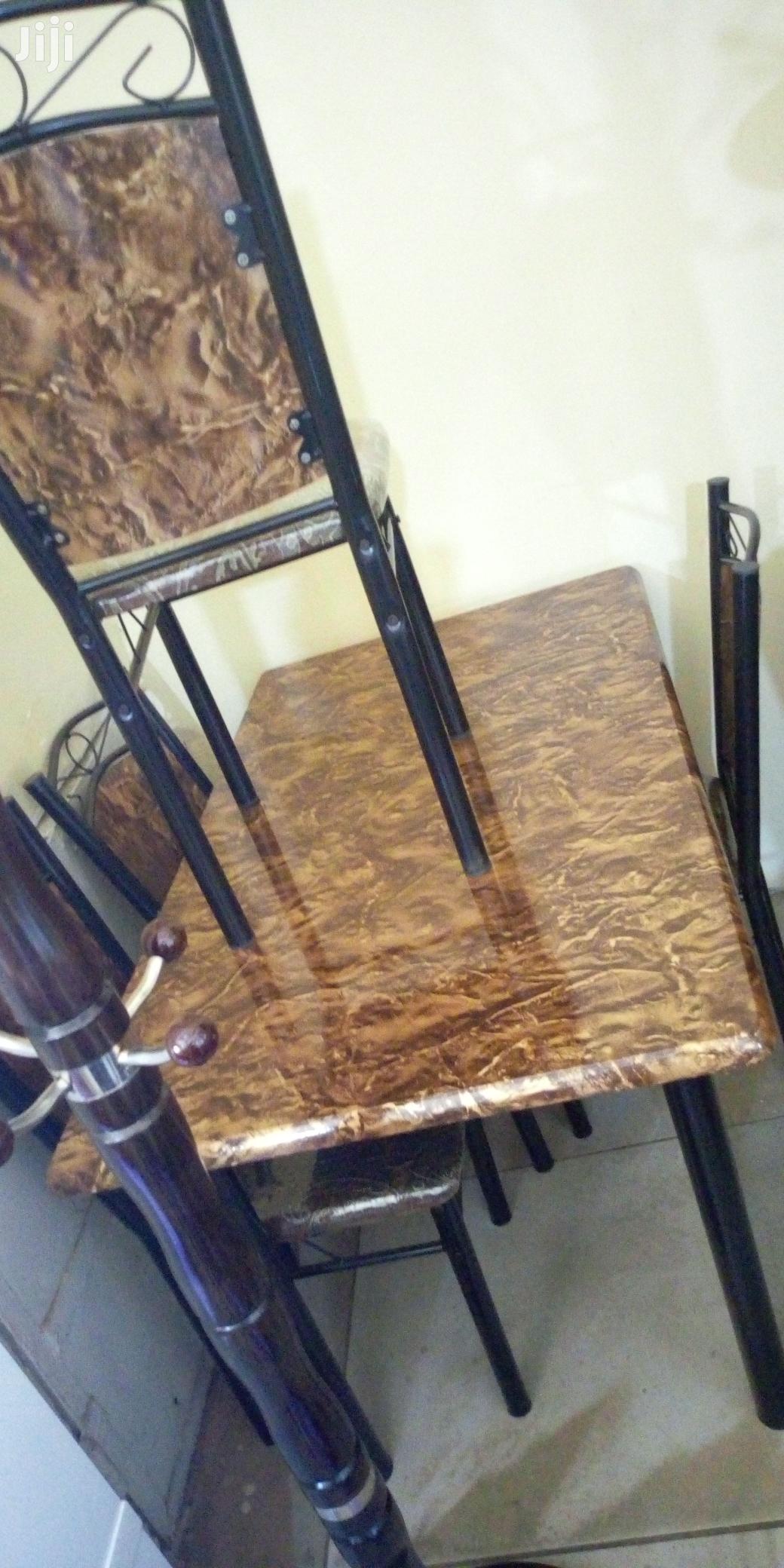 Marble Cottage Dinner Table