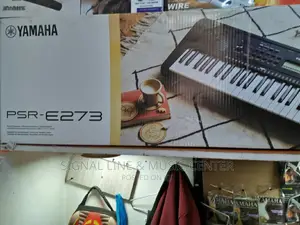 Yamaha PSR 273 Keyboard