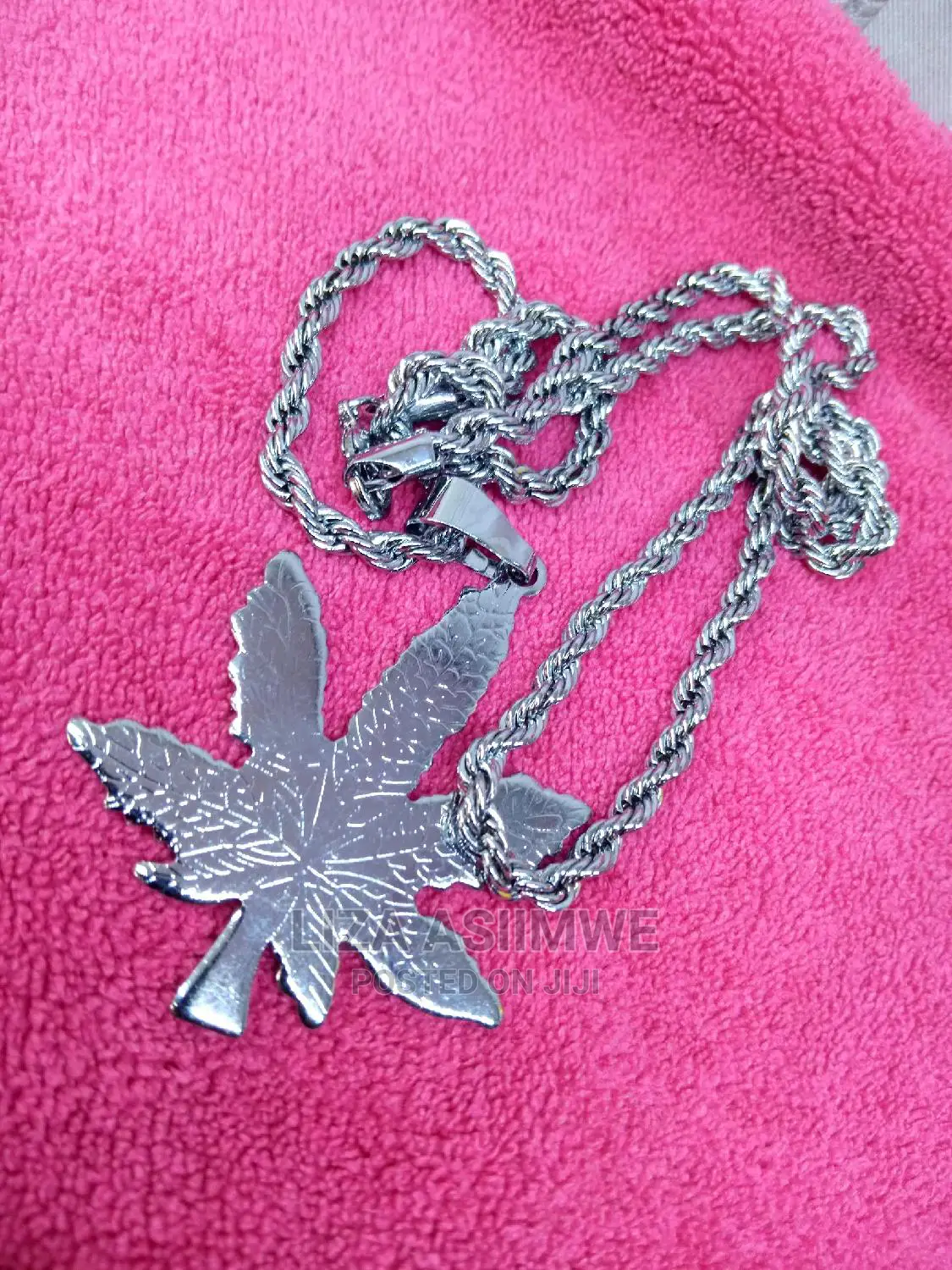 Quality Weed Chain Necklaces for Both the Men and Women