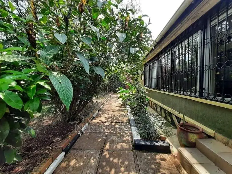 4bdrm Bungalow in Bugolobi, Kampala for Rent