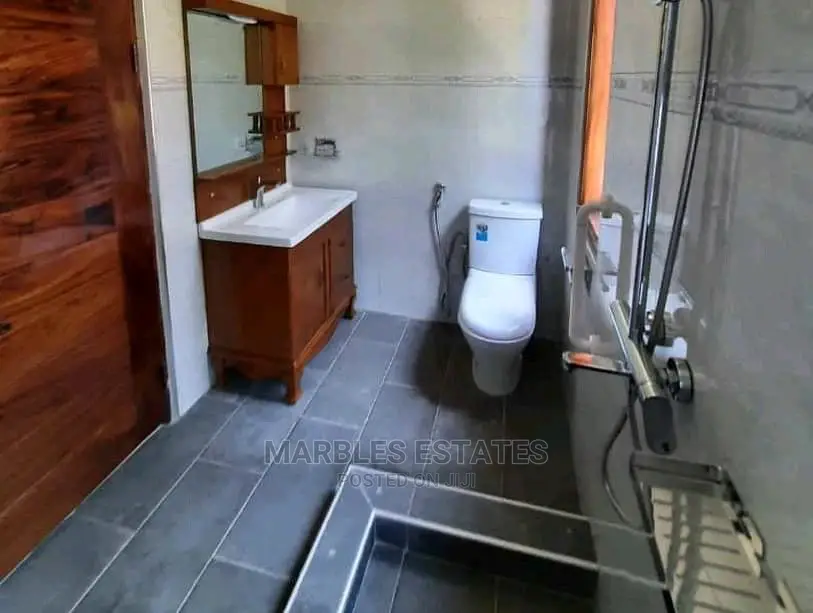 4bdrm Duplex in Munyonyo, Central Division for Sale
