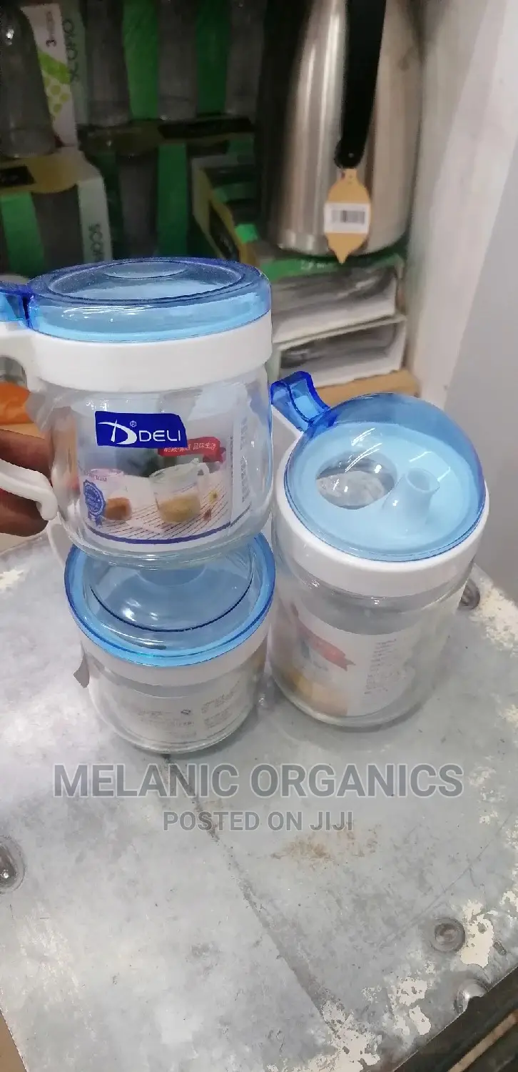 Storage Containers With an Oil Dispenser