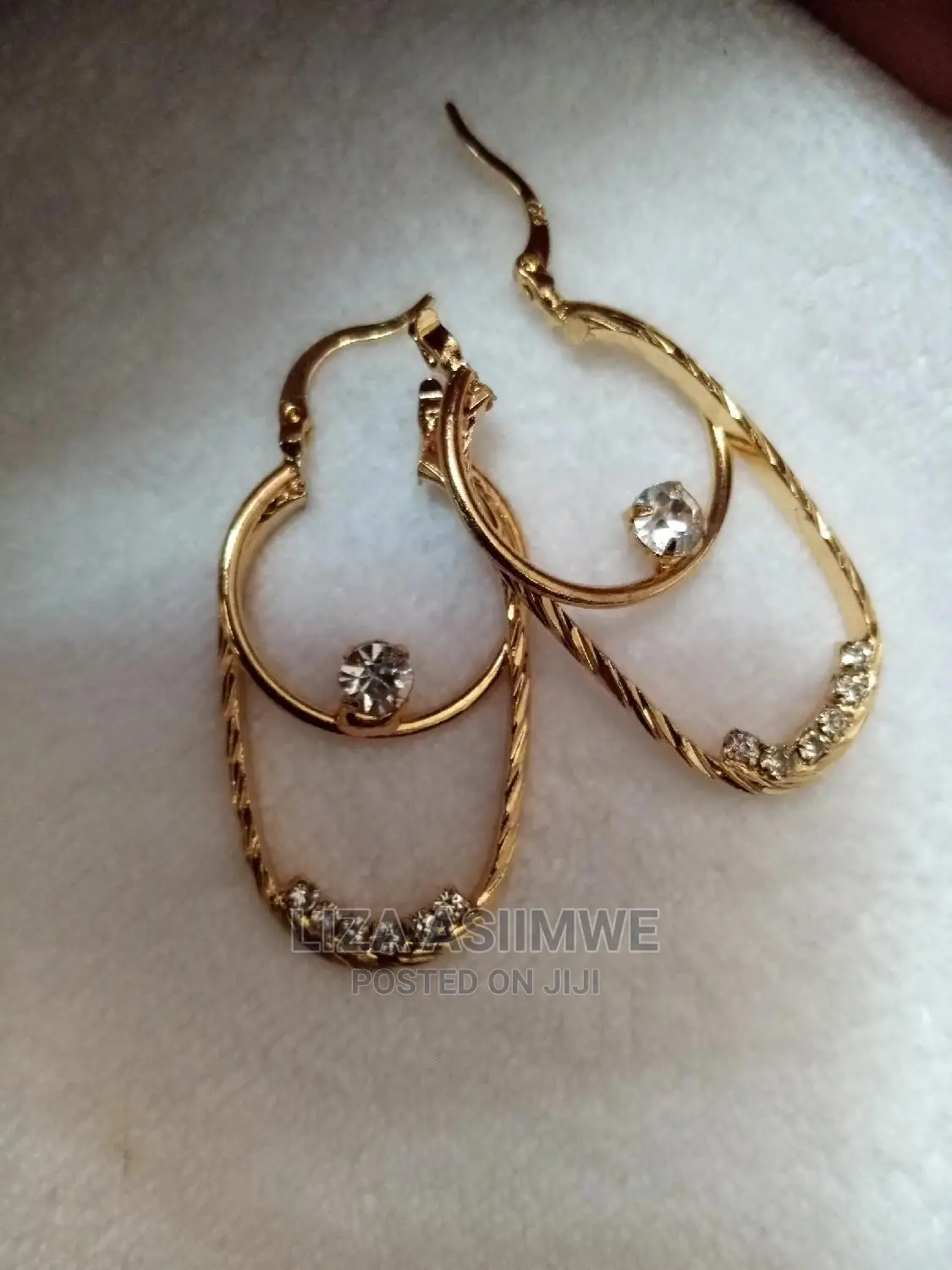 Genuine and Fancy Quality Earings for the Ladies