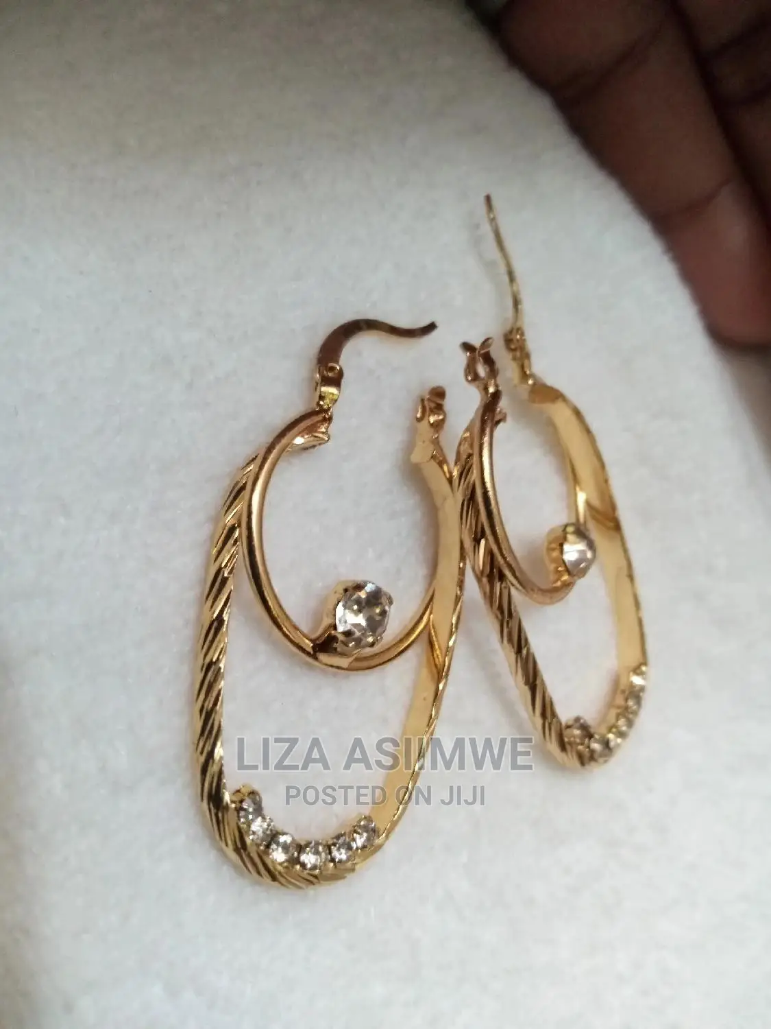 Genuine and Fancy Quality Earings for the Ladies