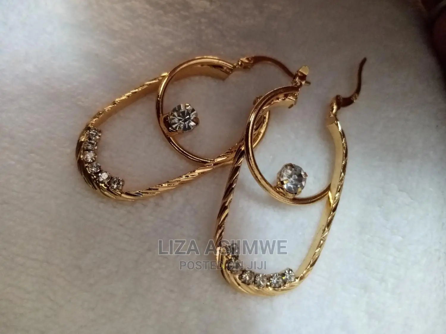 Genuine and Fancy Quality Earings for the Ladies