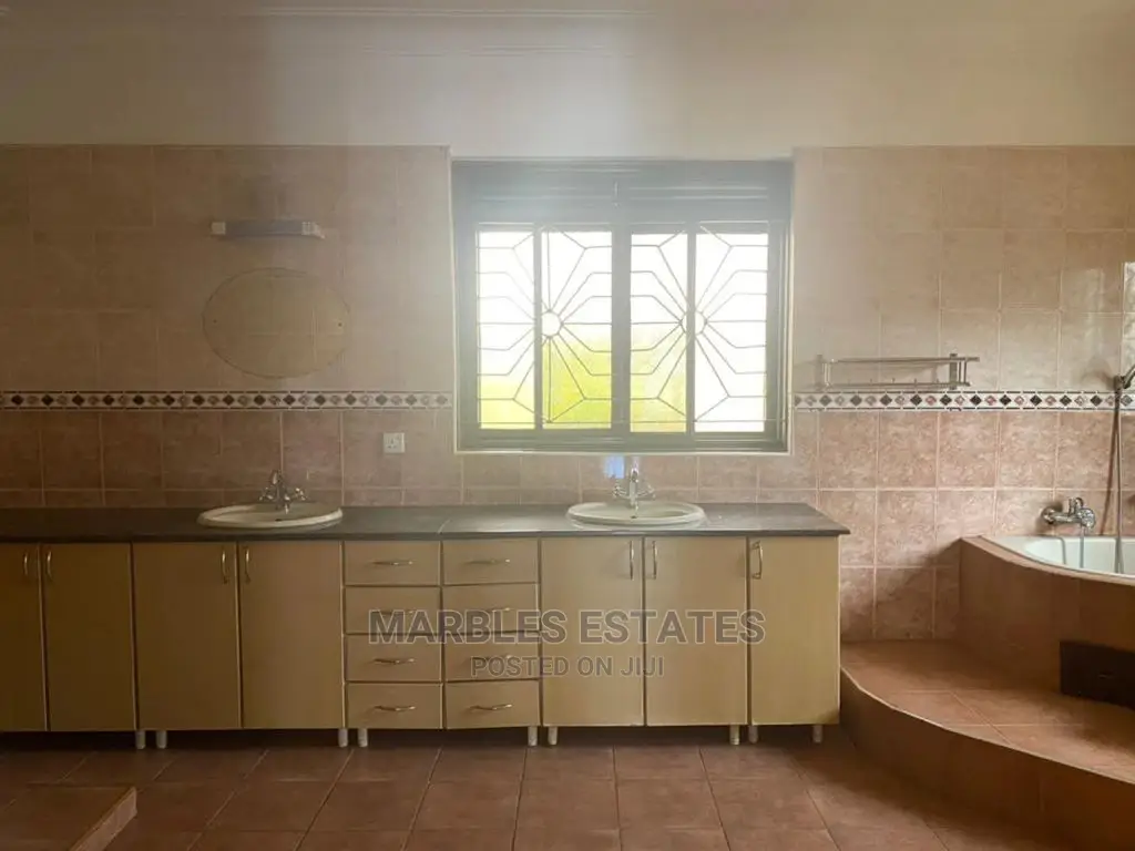 5bdrm House in Naguru, Kampala for Sale