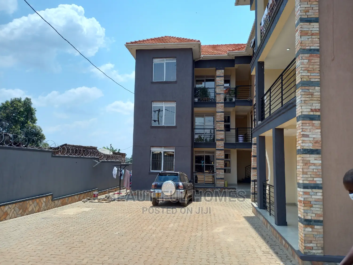 Furnished 5bdrm Mansion in Kira for Sale