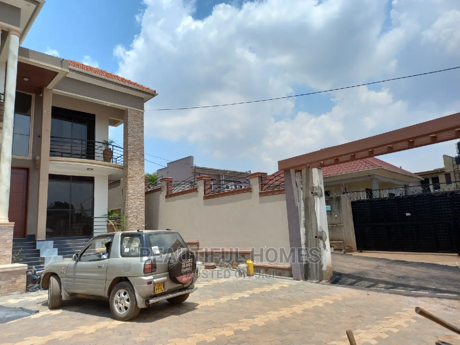 Furnished 5bdrm Mansion in Kira for Sale