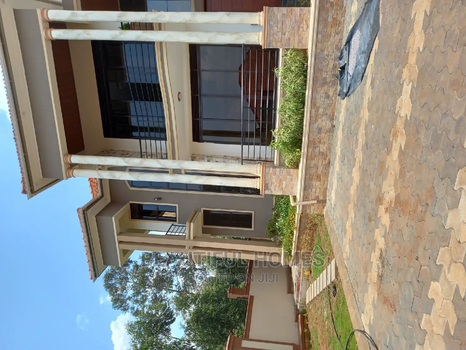 Furnished 5bdrm Mansion in Kira for Sale