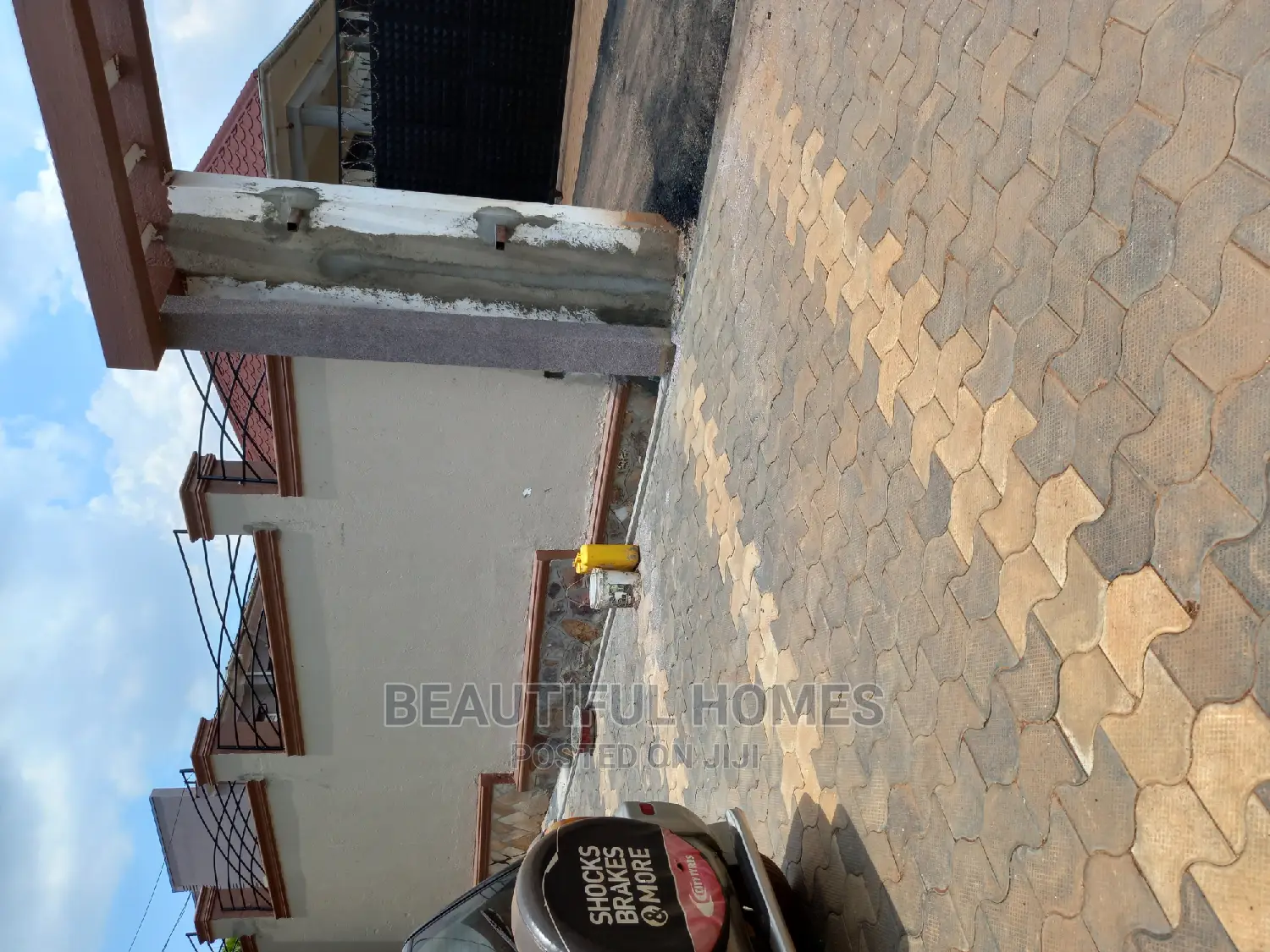 Furnished 5bdrm Mansion in Kira for Sale