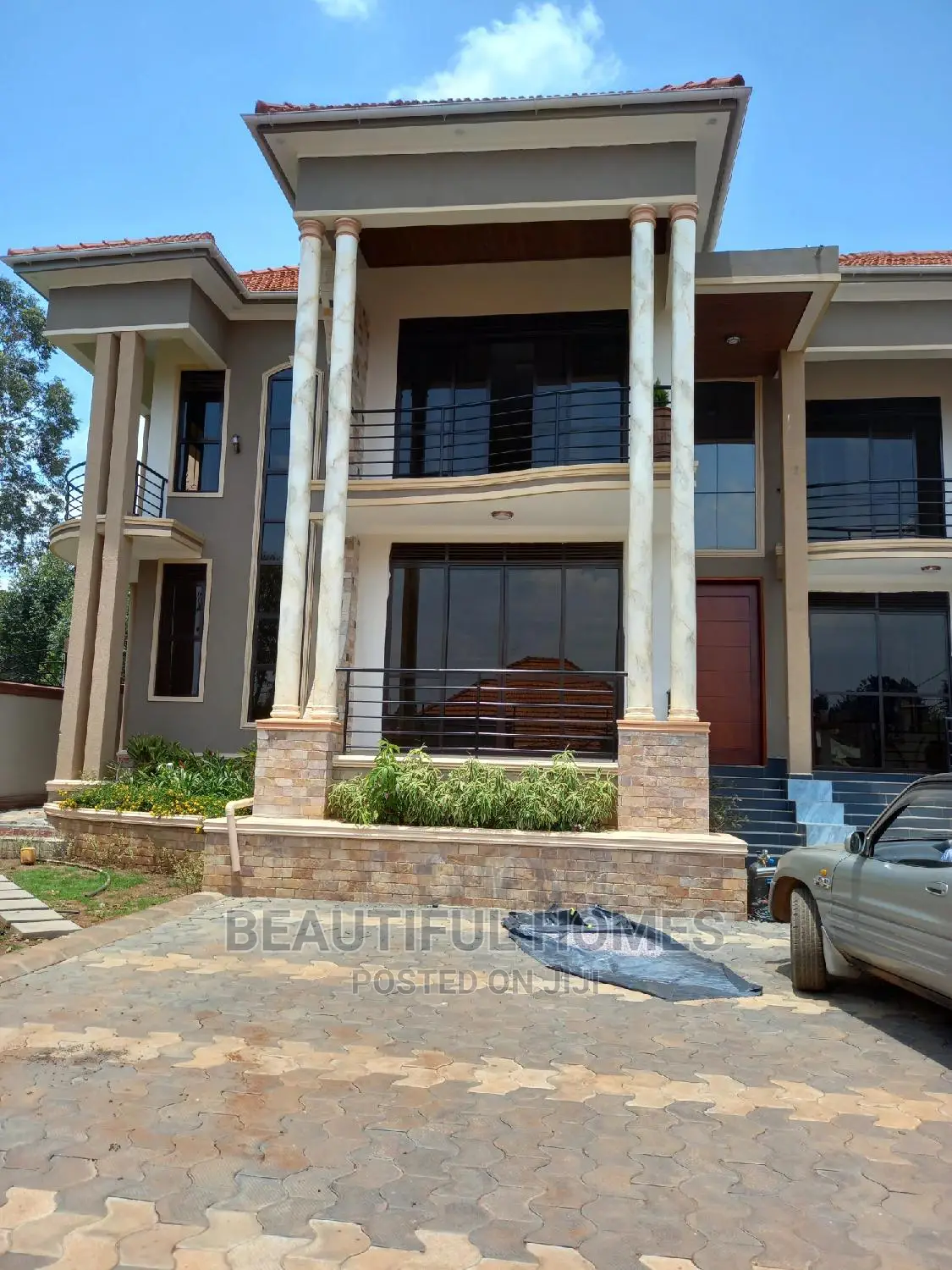Furnished 5bdrm Mansion in Kira for Sale