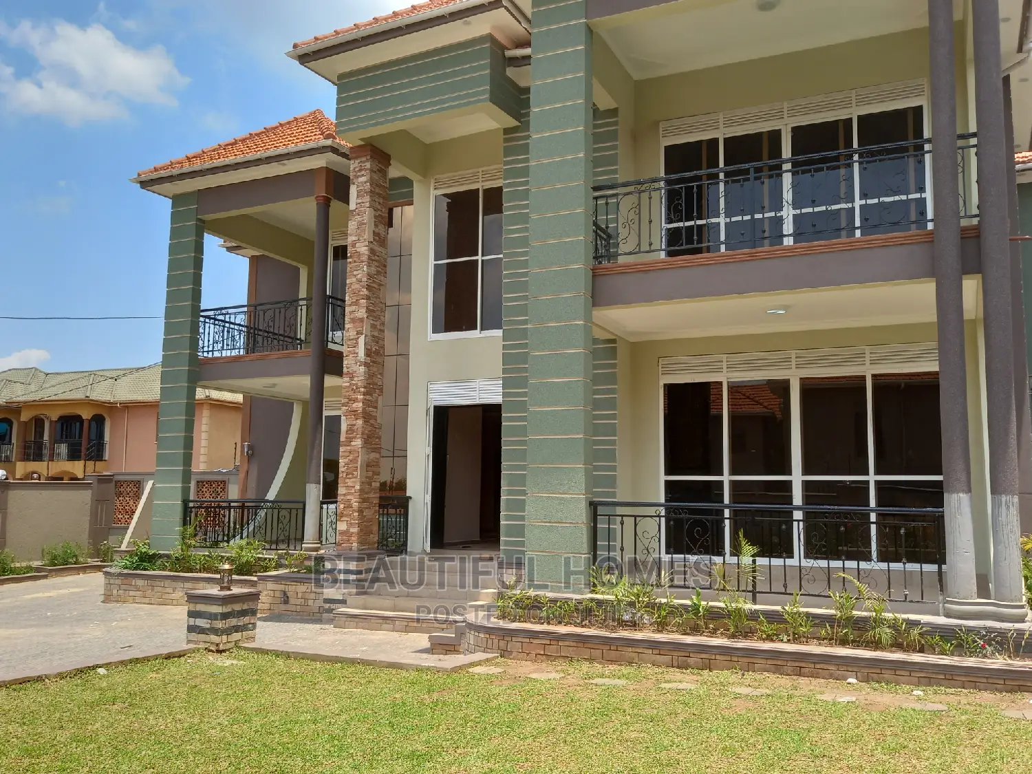 Furnished 6bdrm Mansion in Kira for Sale