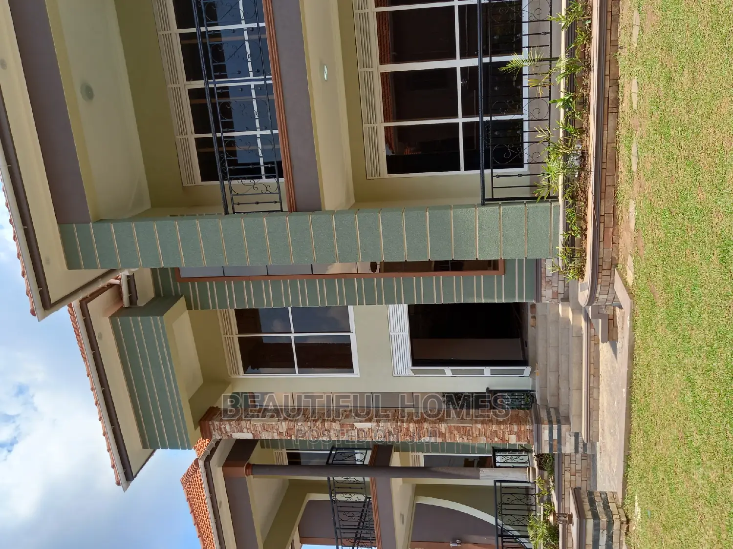 Furnished 6bdrm Mansion in Kira for Sale