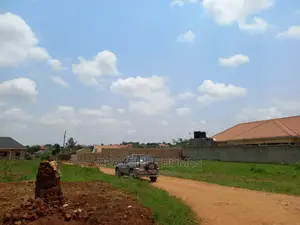 Nakwero 25 Decimals Close to the Main Road on Sell