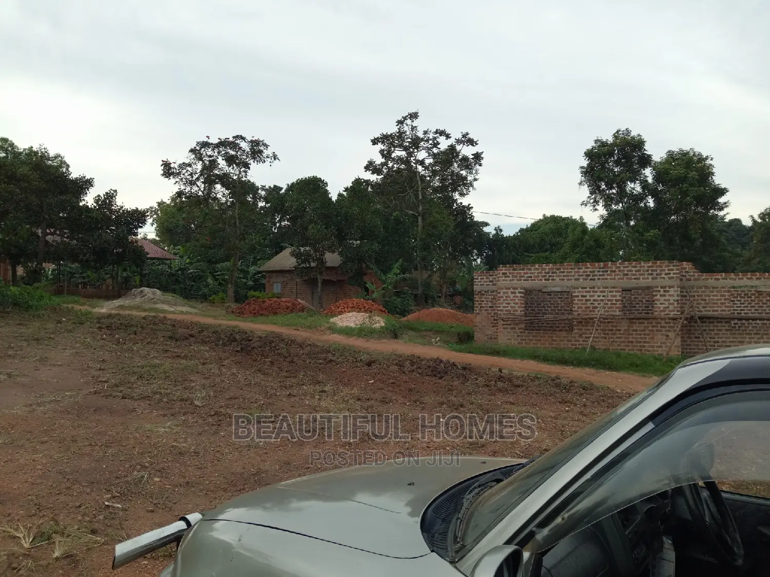 Residential 100*100 in Nakwero on Sell