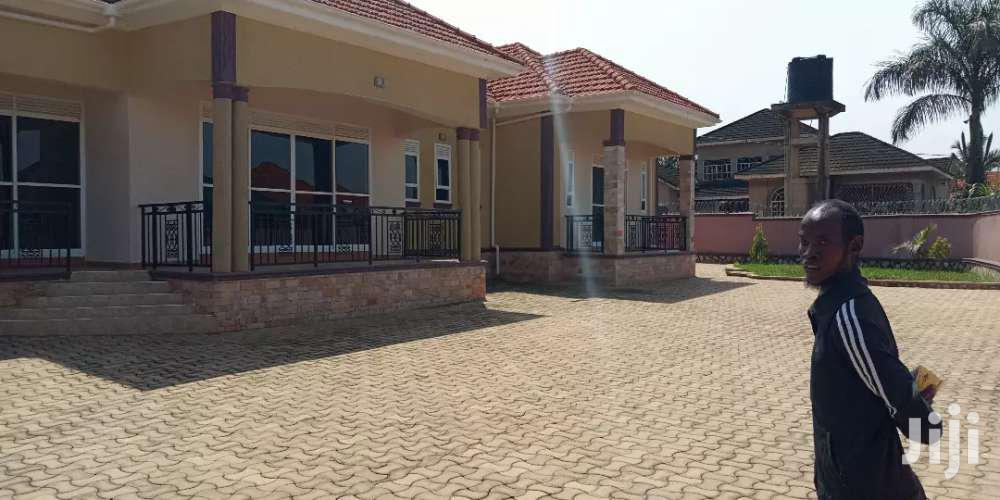 Kira Posh House Big On Sell