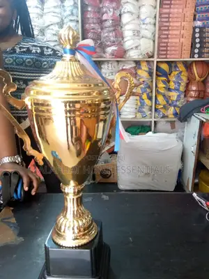 Golden Trophy Size B