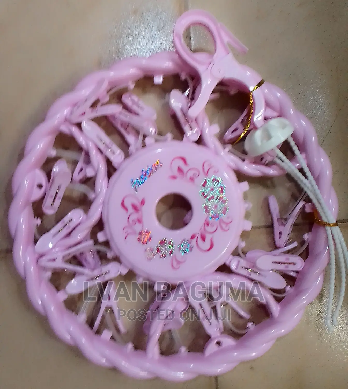 Fashion Round Plastic Hanger With Pegs - 24 Clip