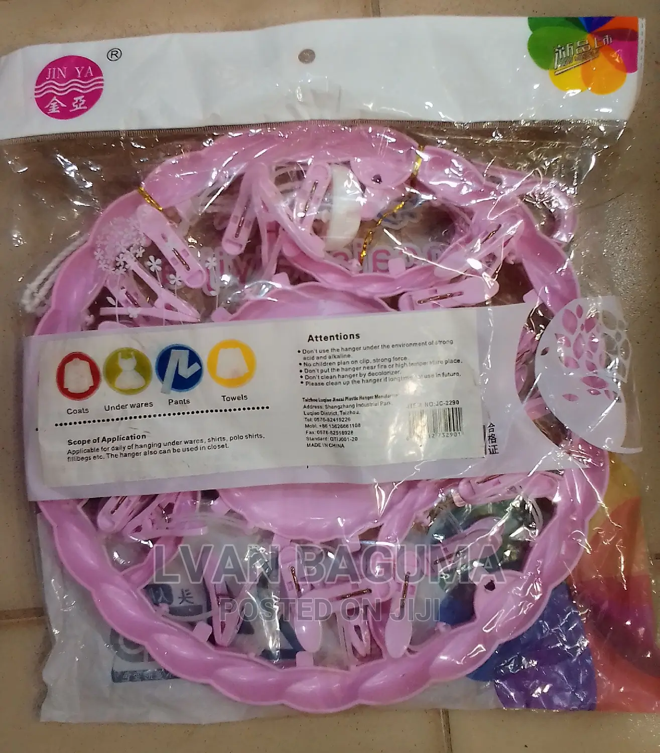 Fashion Round Plastic Hanger With Pegs - 24 Clip