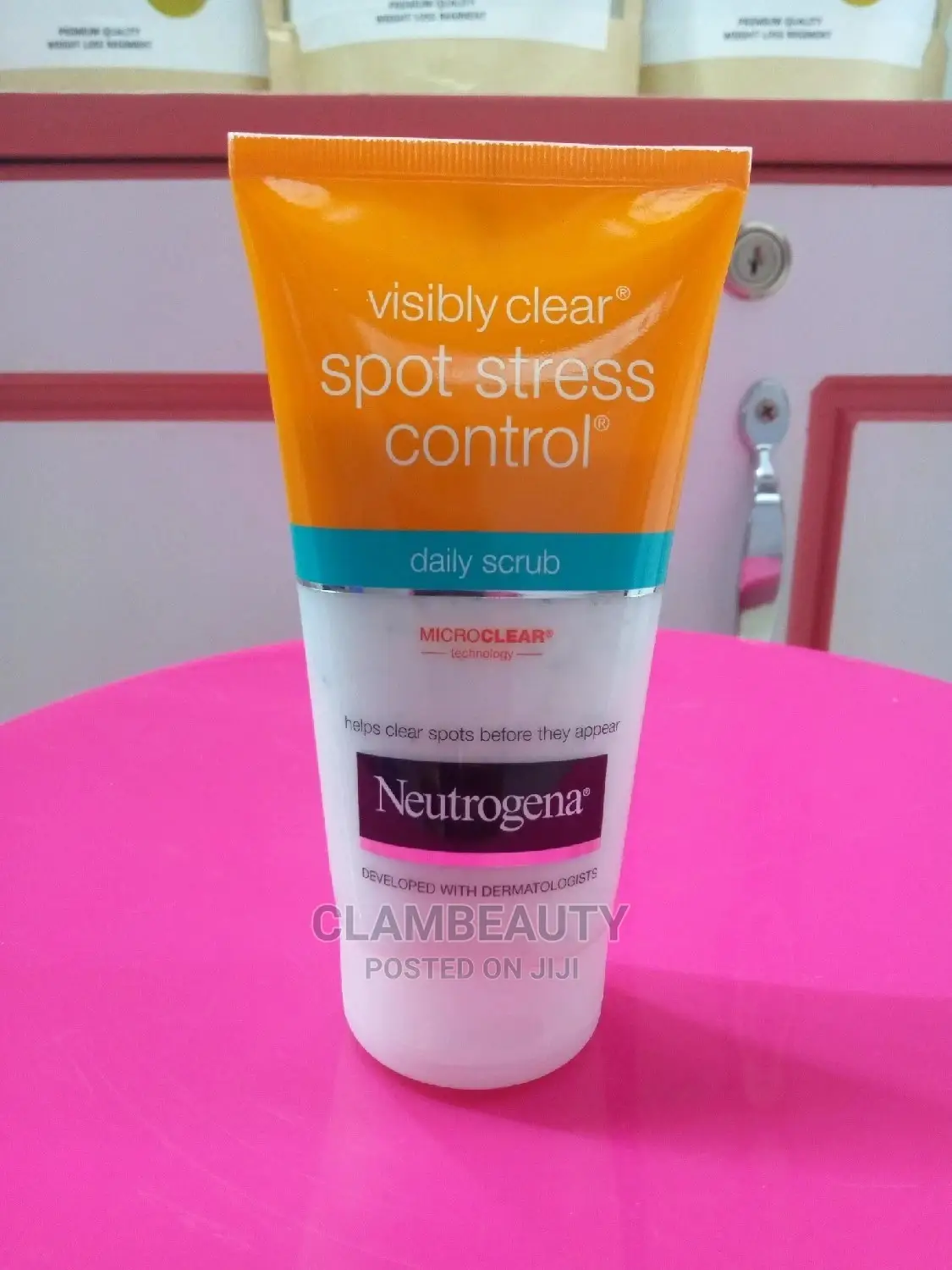 Neutrogena Visibly Clear Spot Stress Control Scrub