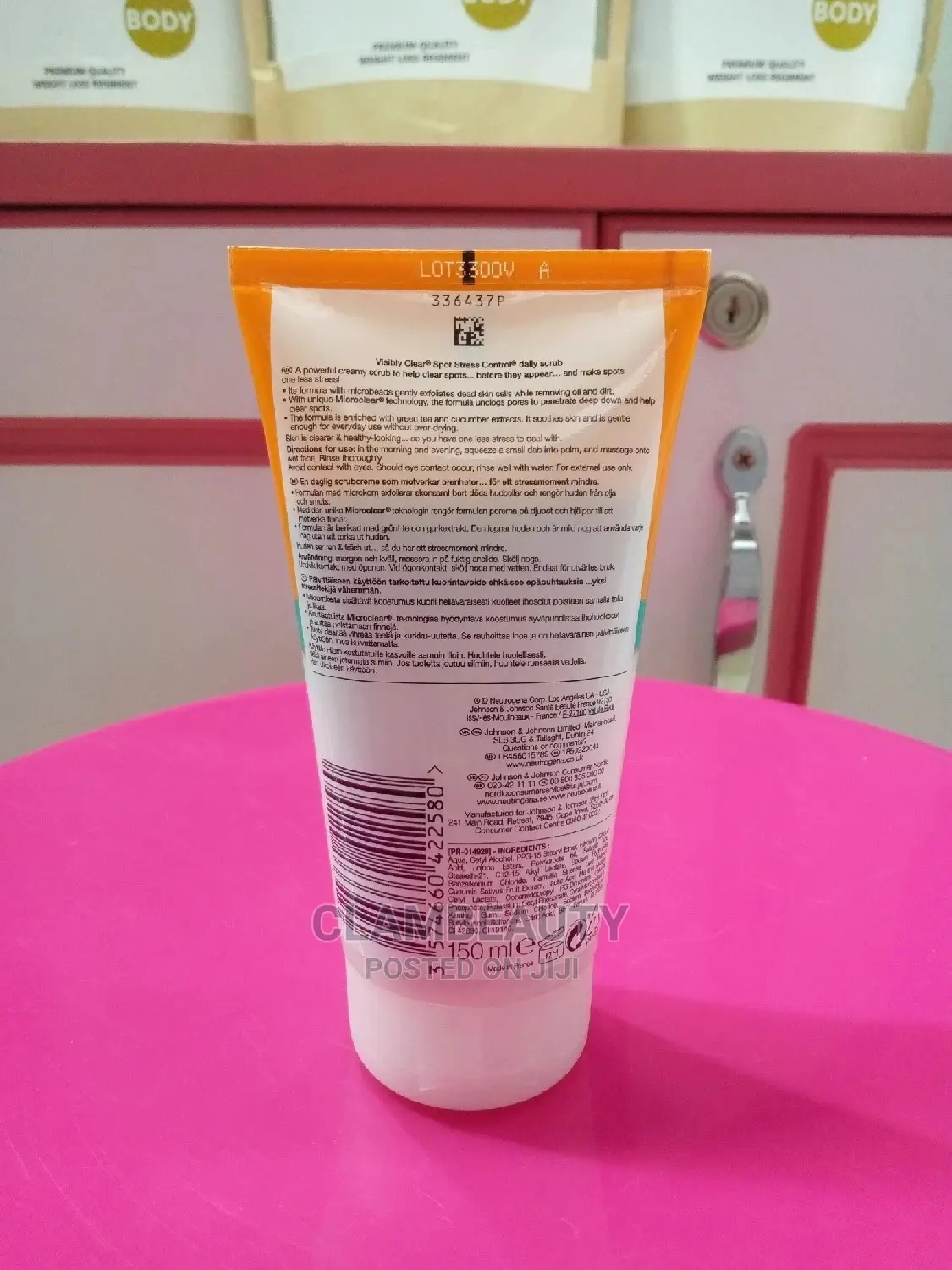 Neutrogena Visibly Clear Spot Stress Control Scrub
