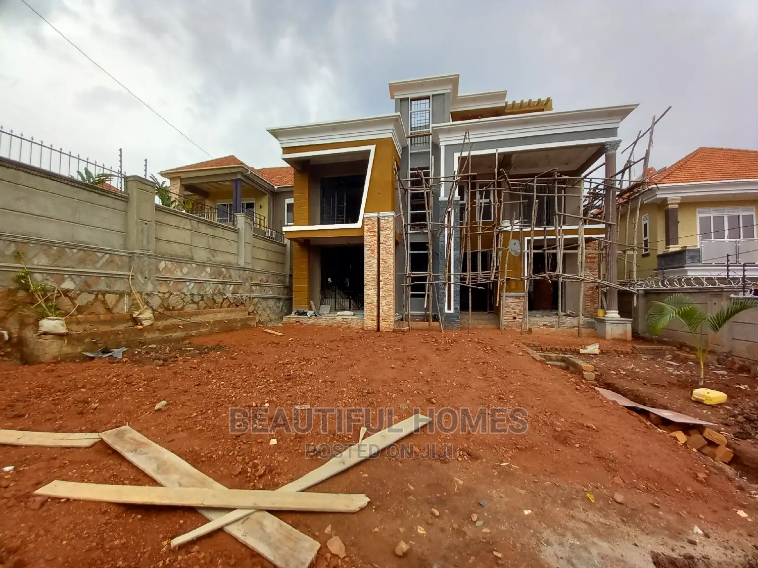 Furnished 5bdrm Mansion in Kira for Sale
