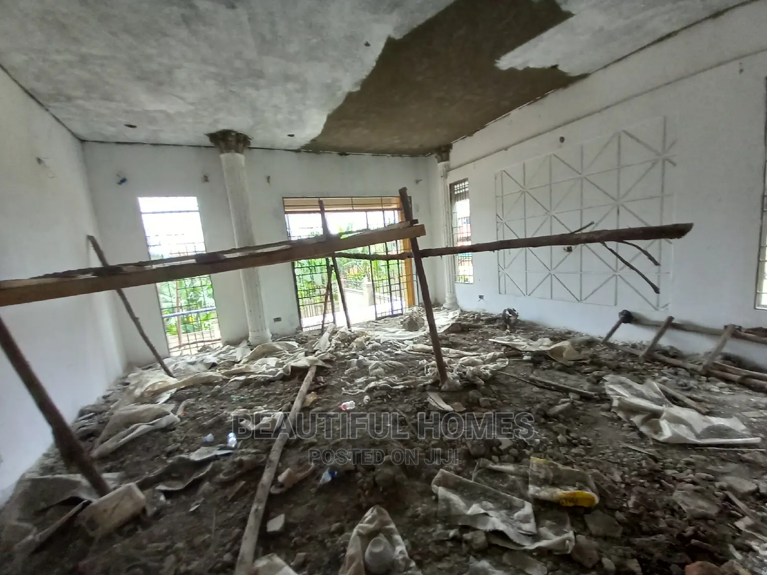 Furnished 5bdrm Mansion in Kira for Sale