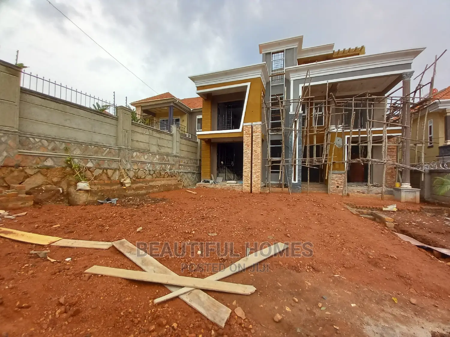 Furnished 5bdrm Mansion in Kira for Sale
