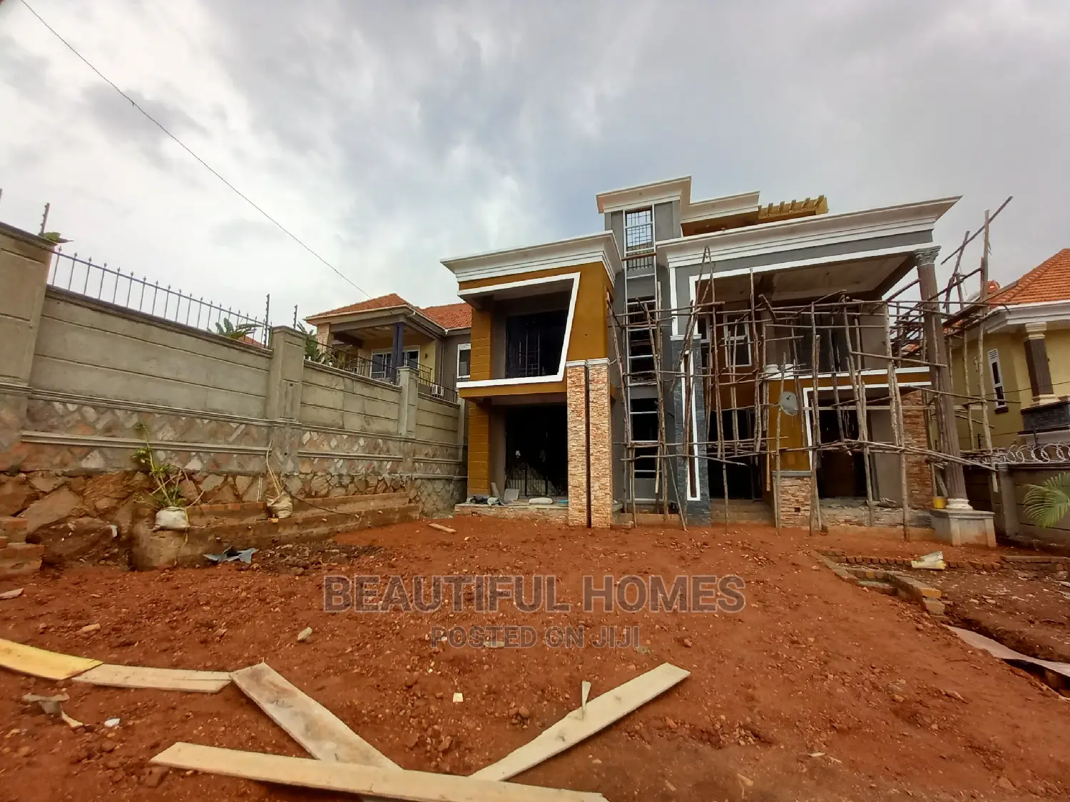 Furnished 5bdrm Mansion in Kira for Sale